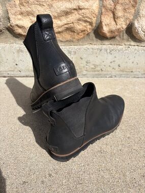 Sorel Black Leather Chelsea Ankle Boots